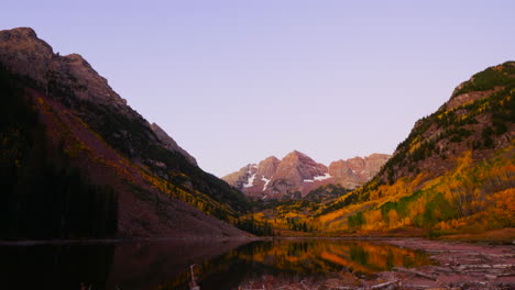 Dusk-wide-angle-full-view-early-morning-sunrise-Maroon-Bells-Timelapse-fall-colors-and-snow-on-peaks-Aspen-Colorado