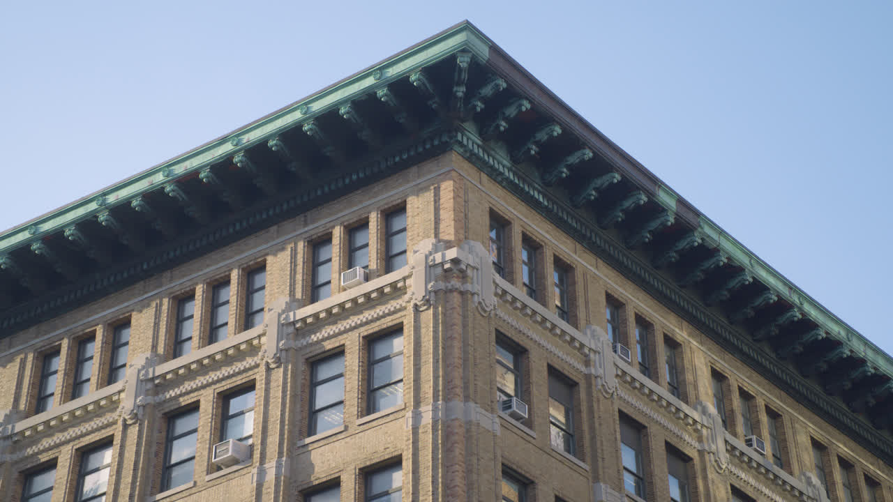 Establishing shot of a generic building in Manhattan