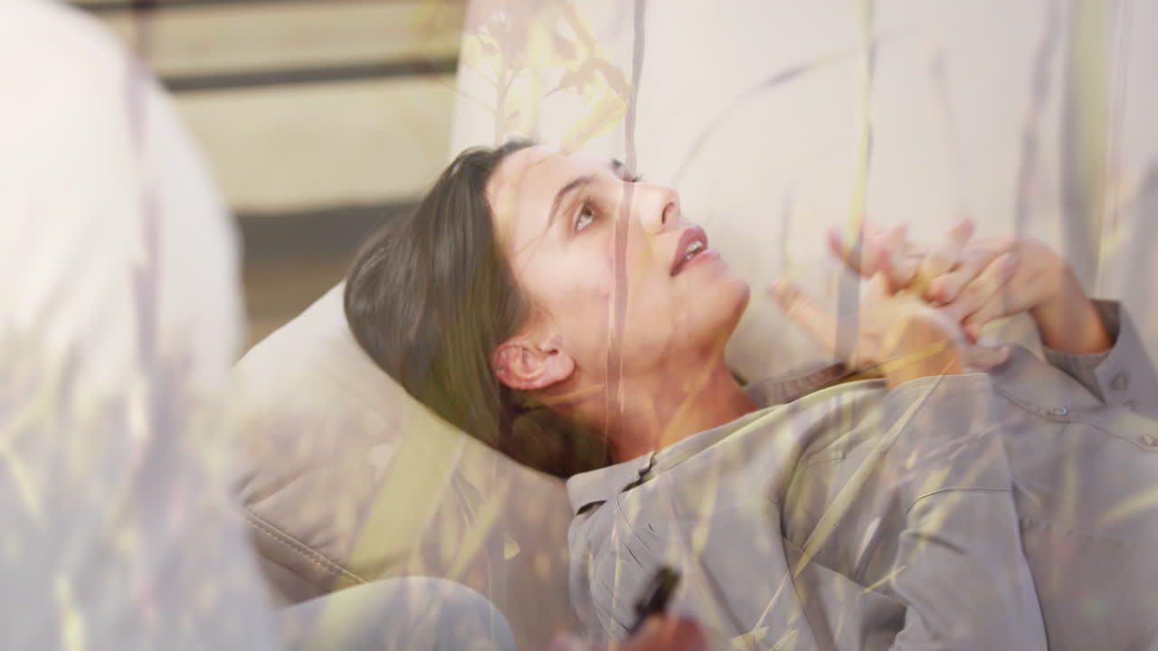 잔디 위의 애니메이션 백인 여성 상담 심리학자