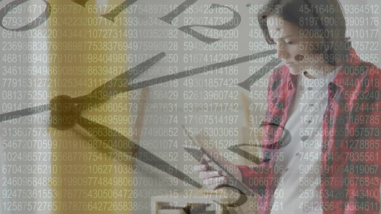 reloj y procesamiento de datos contra una arquitecta usando una tableta digital