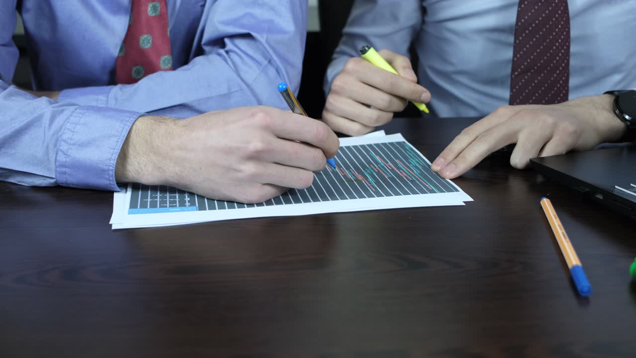 trabajando juntos en el diagrama