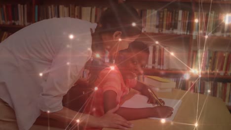 animación de un niño en un aula sobre el procesamiento de datos en el fondo