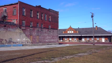 Una-Vieja-Estación-De-Tren-Abandonada-Nos-Recuerda-Una-Era-Perdida-De-Viajes-1