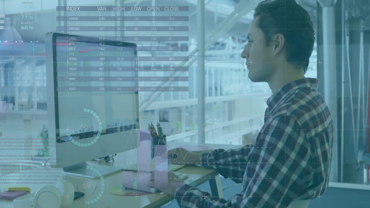animación del procesamiento de datos financieros sobre el empresario caucásico en el cargo