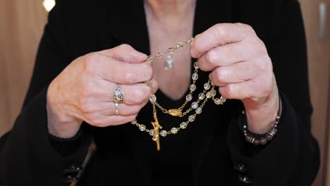 Christian-old-woman-prays-with-rosary