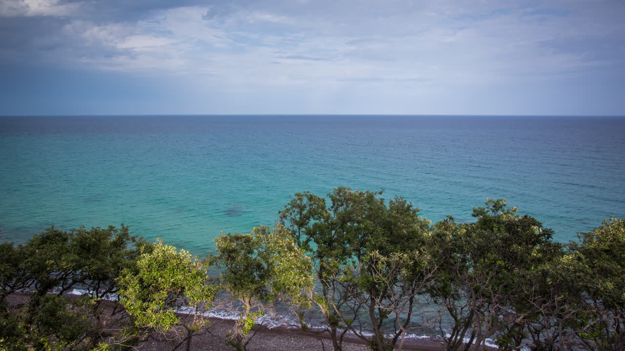 cerdeña acantilado árboles 4k 03