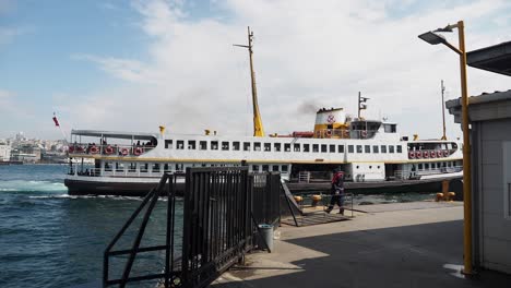 ferry en el puerto de estambul