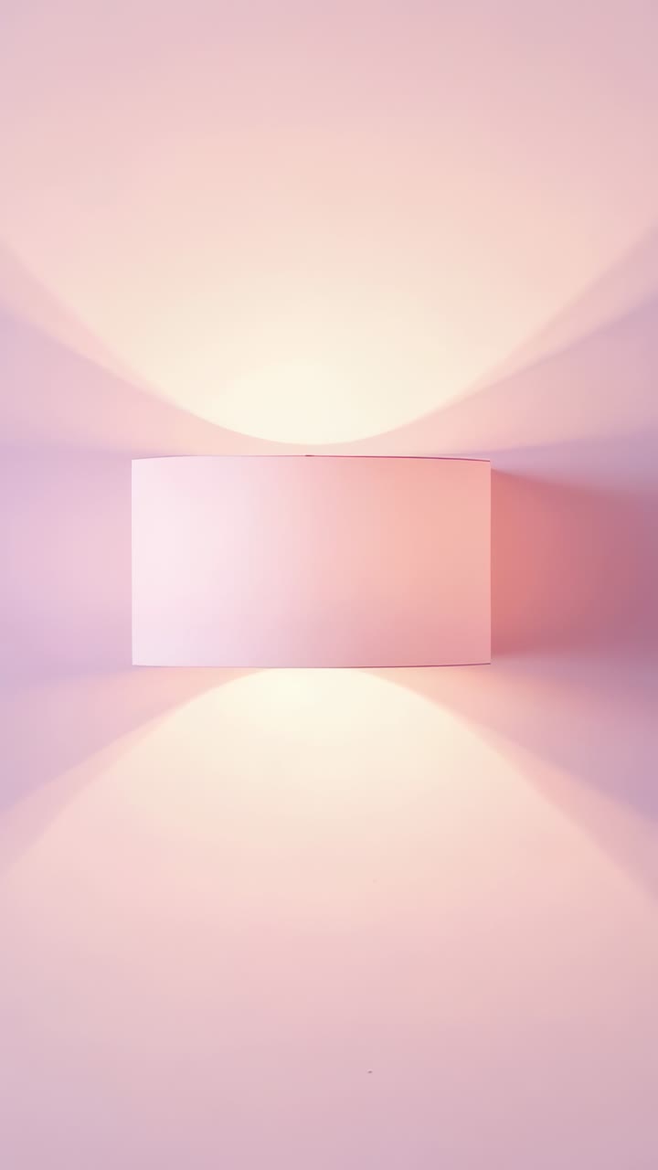 Video verticale: clip che inizia con un accessorio a parete che emette aloni rosa pulsanti su una parete chiara, creando un’atmosfera rilassante