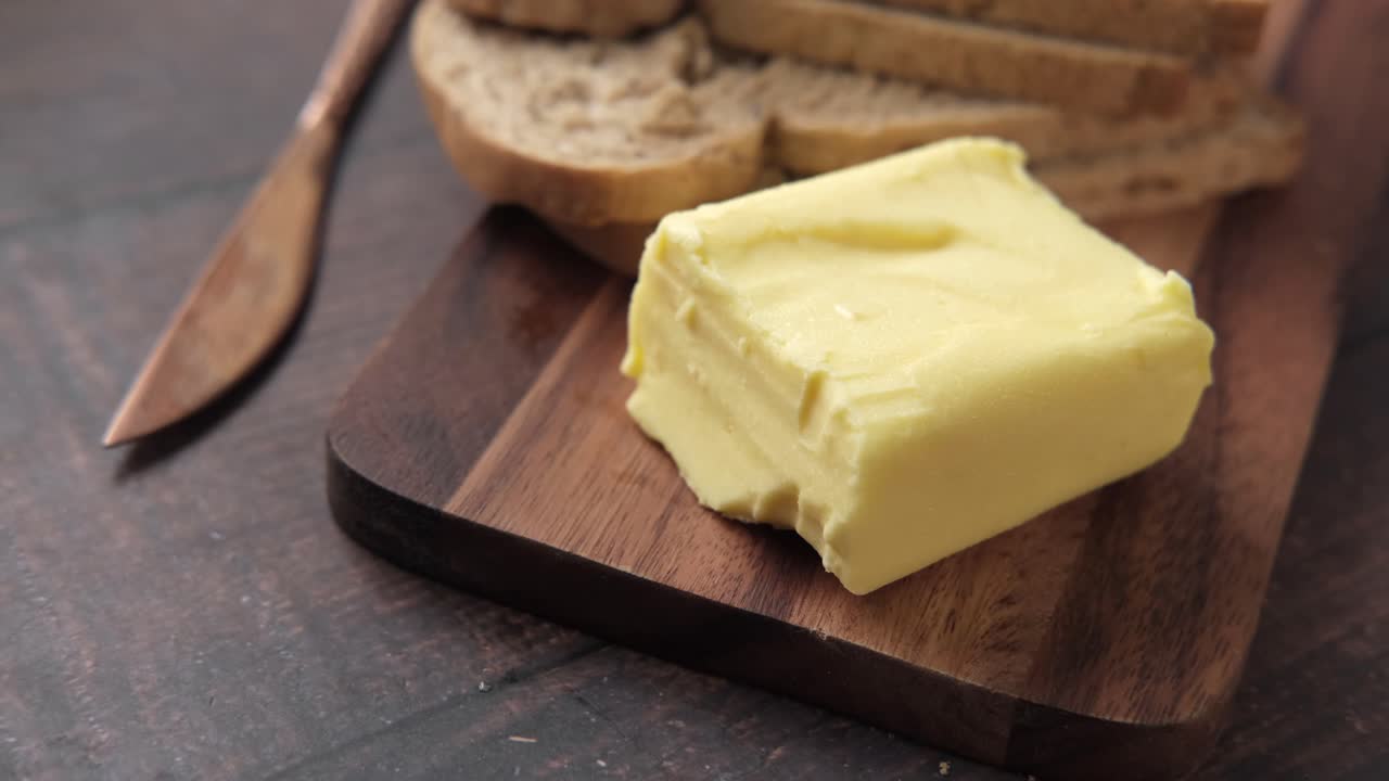 La mantequilla y el pan