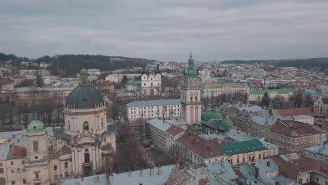 Ciudad-Aérea-Lviv,-Ucrania.-Ciudad-Europea.-Zonas-Populares-De-La-Ciudad.-Dominicano