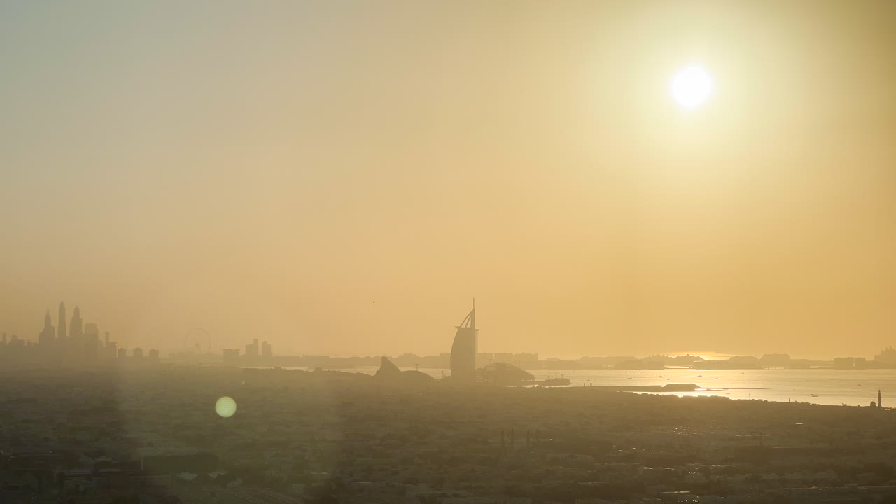 석양 위에서 본 두바이 스카이라인