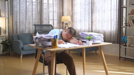 empleado abrumado