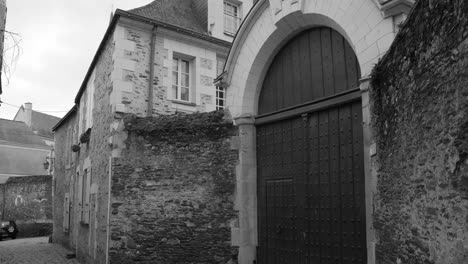 Black-And-White-Shot-Of-Building-In-The-City-Center-Of-Angers-In-France