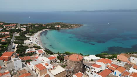 Playa-Sotto-Torre-En-Calasetta-Beach-Town,-Cerdeña,-Italia---Antena-4k