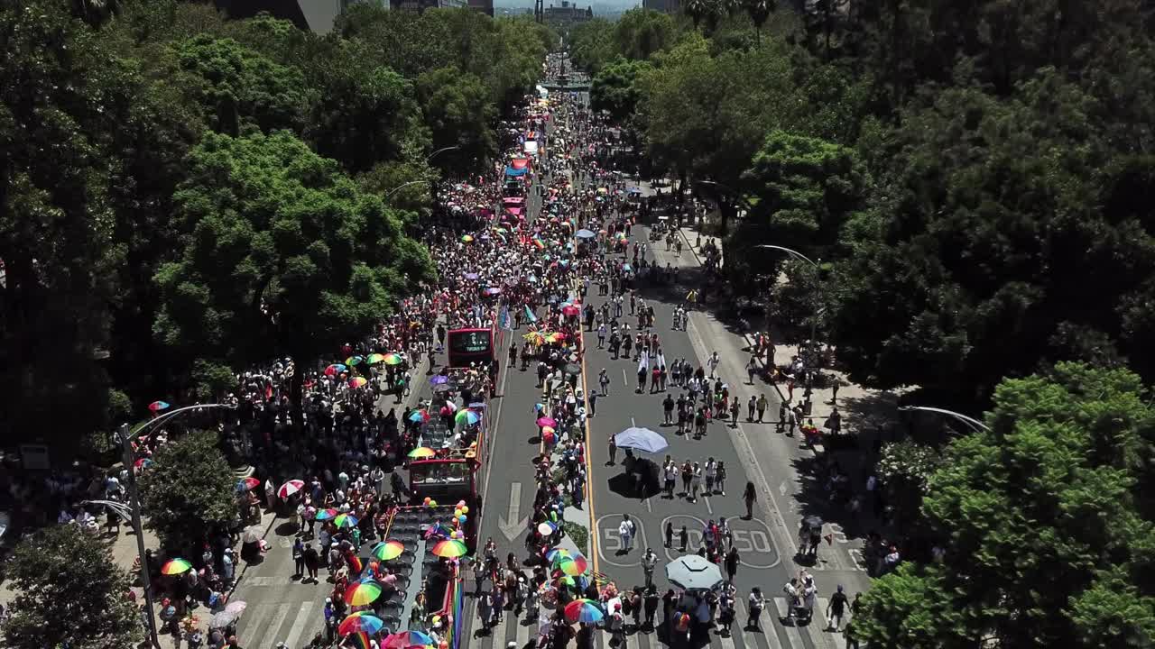 disparo de drones del desfile del orgullo en la ciudad de méxico