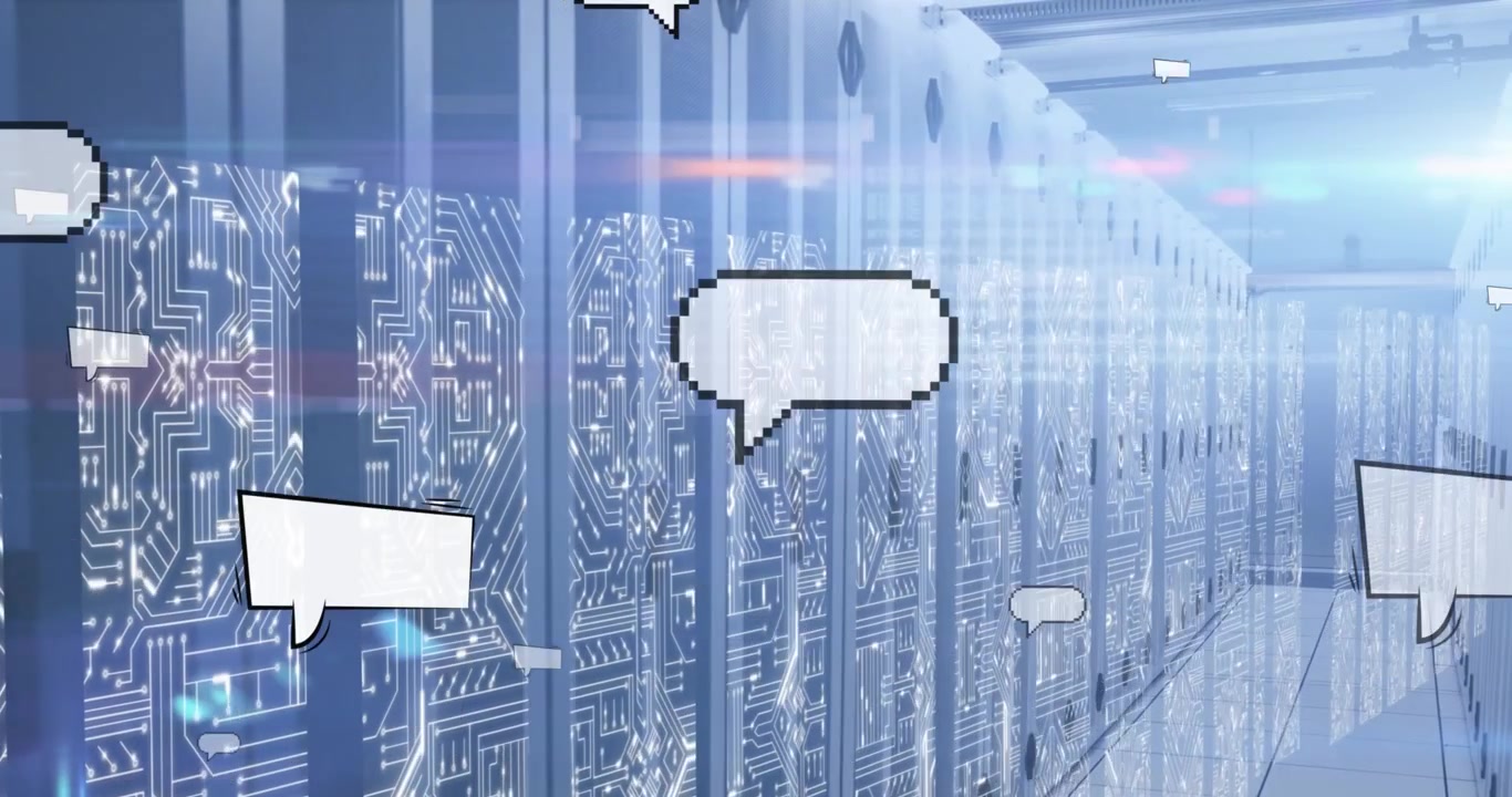 Анимация облачков диалога социальных сетей и обработки данных над компьютерными серверами.
