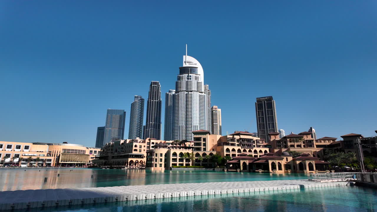Panoráma Dubaje s fontánou