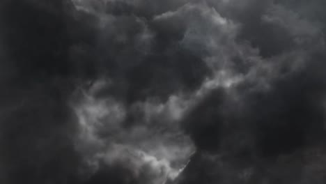 4k-Tormenta-Y-Cumulonimbus-Nubes-Oscuras-En-El-Cielo