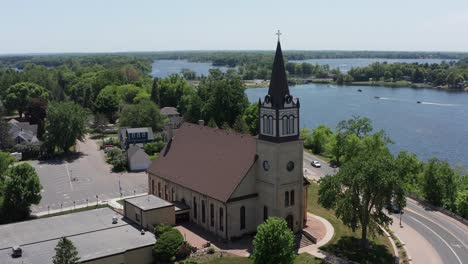 Close-up-panning-aerial-shot-of-a-Lutheran-Church-on-the-lake-in-Center-City,-Minnesota