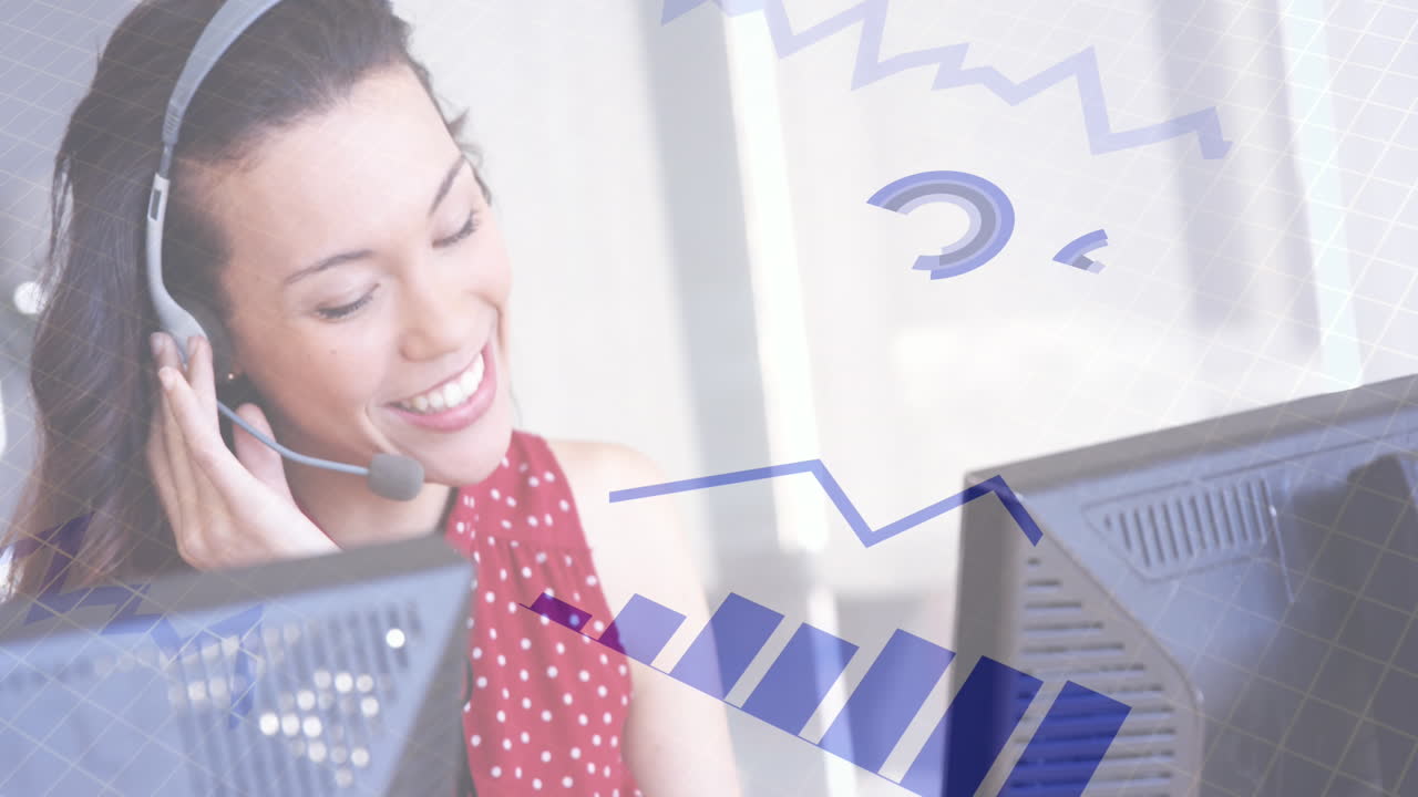 animación del procesamiento de datos financieros sobre una empresaria biracial que trabaja en una oficina