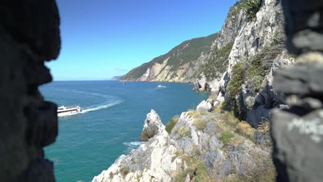 ferry coming from cinque terre