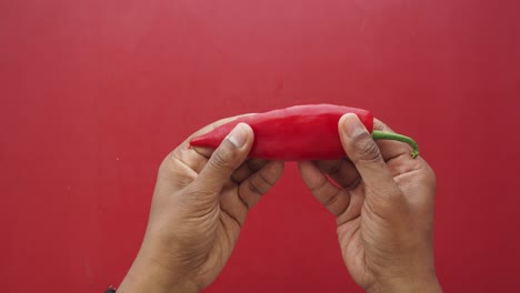 preparando un pimiento rojo