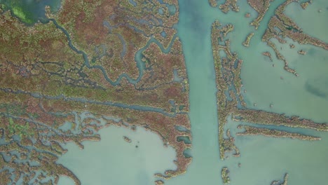 el valle de la laguna de comacchio avión no tripulado vista de arriba hacia abajo, tiempo soleado