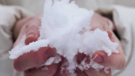 hands with snow