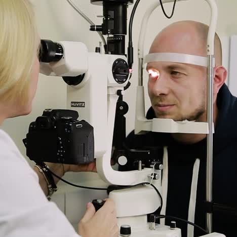 procedimiento de examen ocular