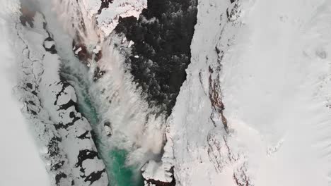 Tiro-De-Drone-De-La-Cascada-De-Gullfoss-En-Islandia-Durante-El-Invierno