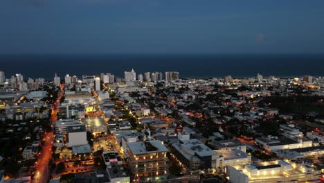 Miami-South-Beach,-Lufthyperlapse-Am-Frühen-Abend-Mit-Meereshorizont