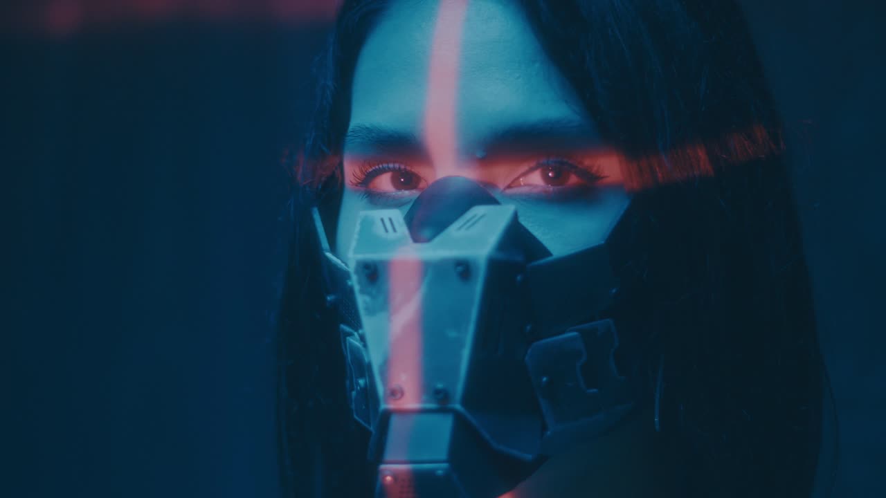 Retrato de una mujer cyberpunk