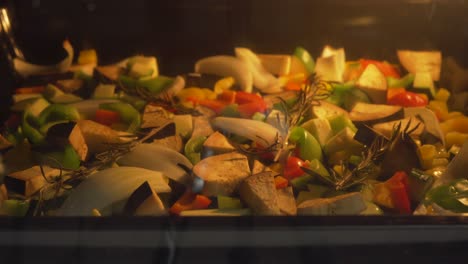 Roasting-vegetables-in-the-oven---4K-timelapse