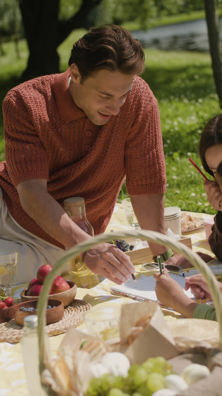 Picnic drawing outdoors