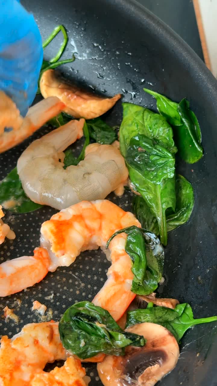 Cooking Shrimp with Spinach and Mushrooms