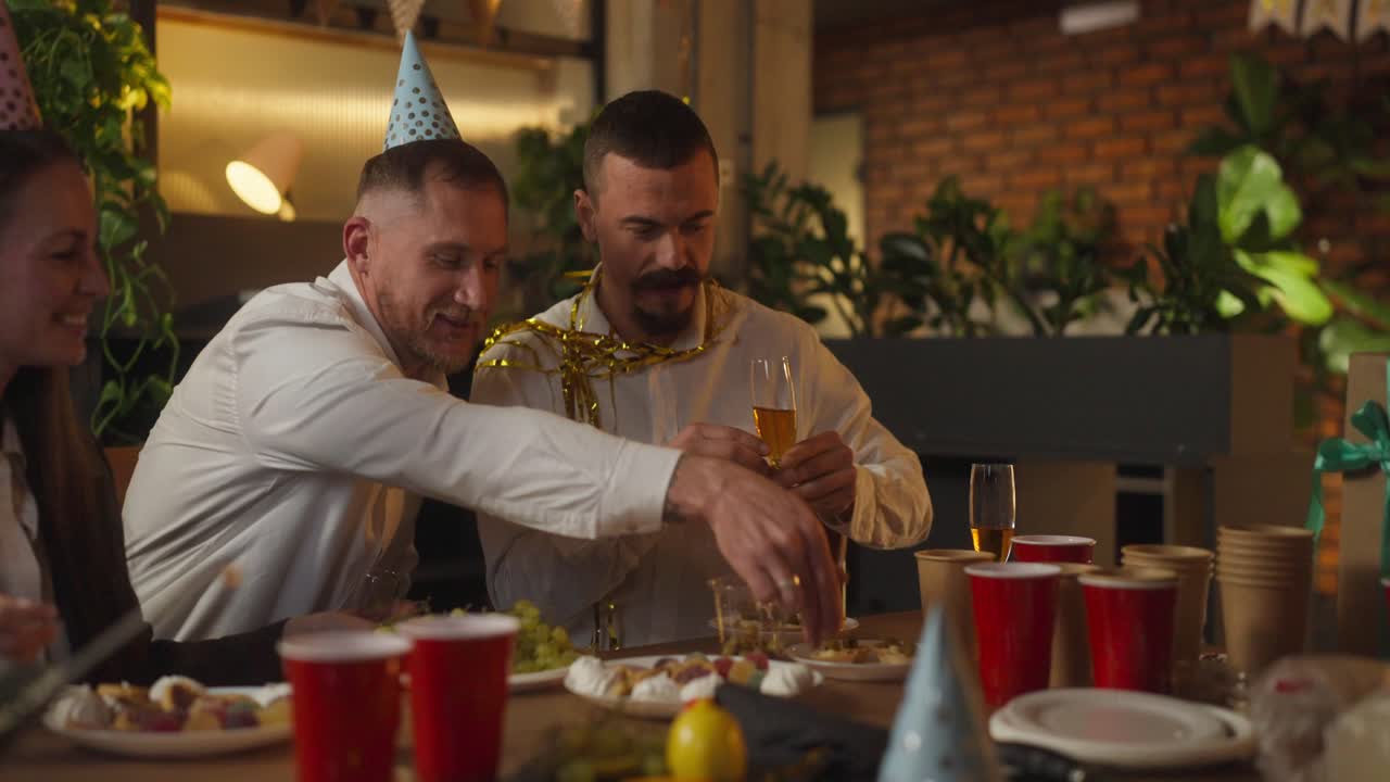 celebración de cumpleaños de la oficina