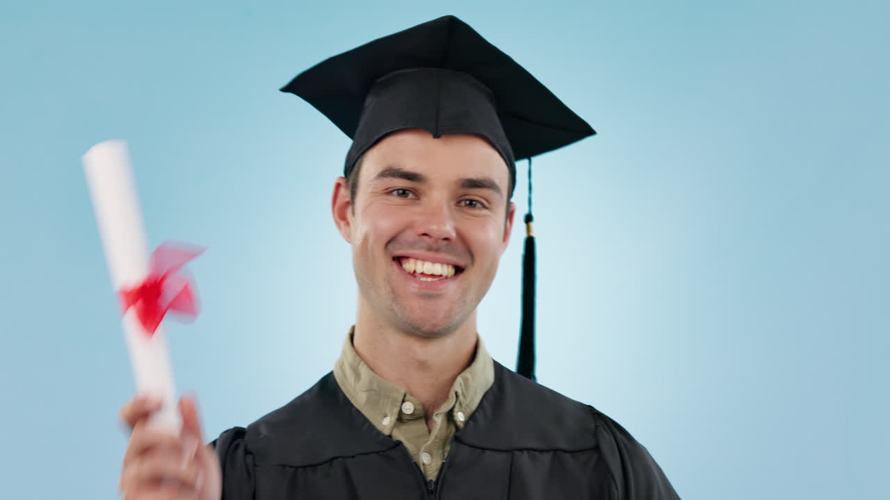 Laurea, uomo e certificato in studio