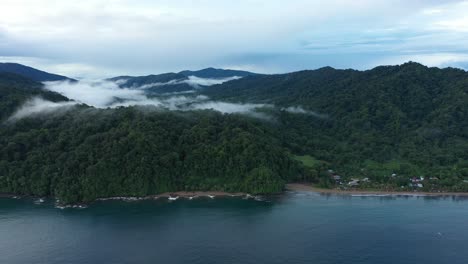 Vista-Aérea-De-Una-Isla-Tropical-Del-Pacífico