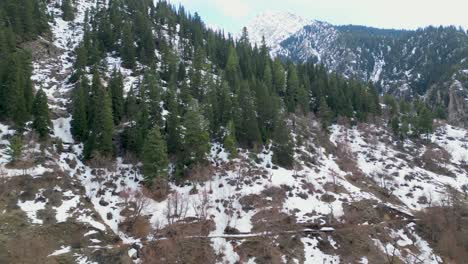 picos nevados de montanhas