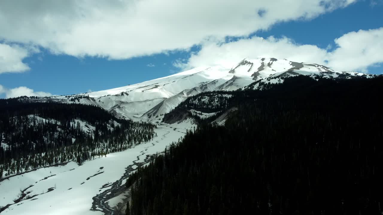 US, Oregon, Mt Hood, White River, 2025-04-22 - Drone view of the frozen river that comes down from Mt Hood. On a beautiful spring day.
