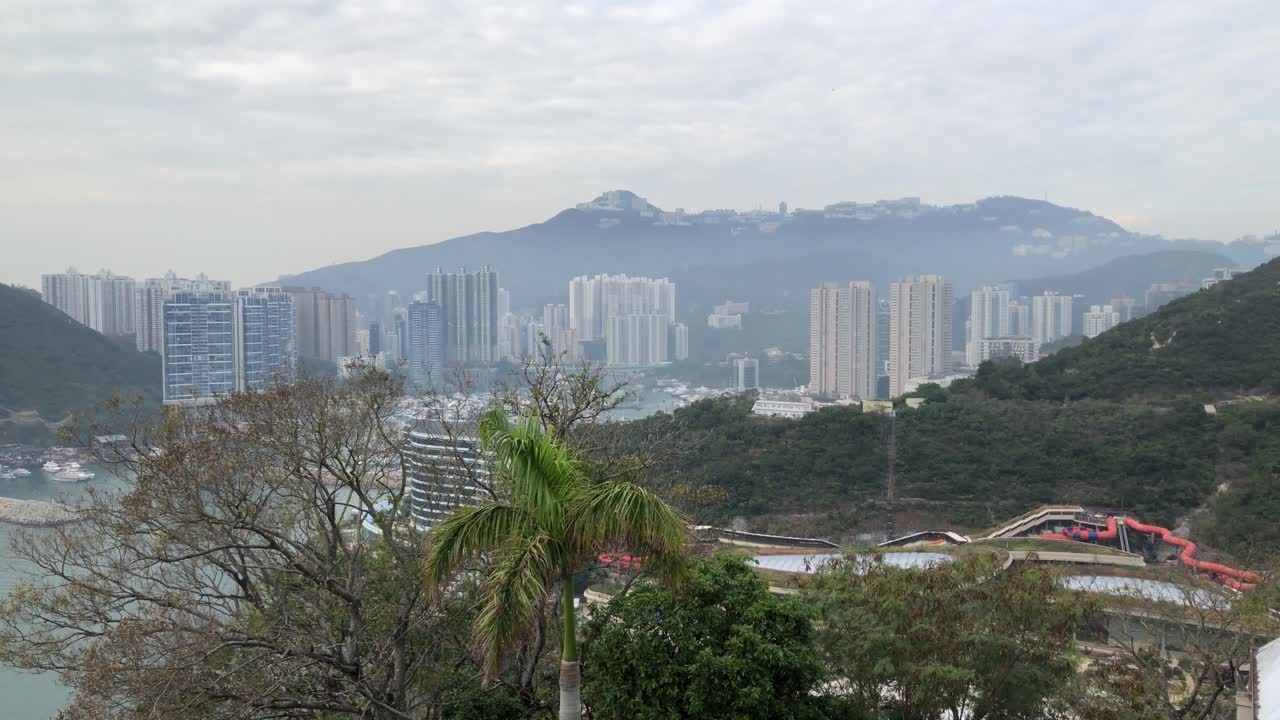 vista desde el teleférico de la cumbre en ocean park, hong kong