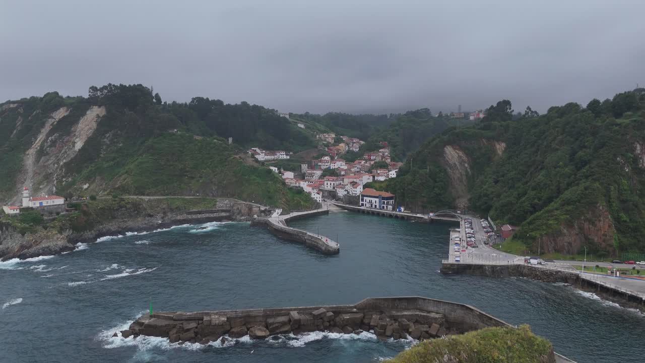 Cudillero, Asturie, Spagna settentrionale, drone, aereo, 4K