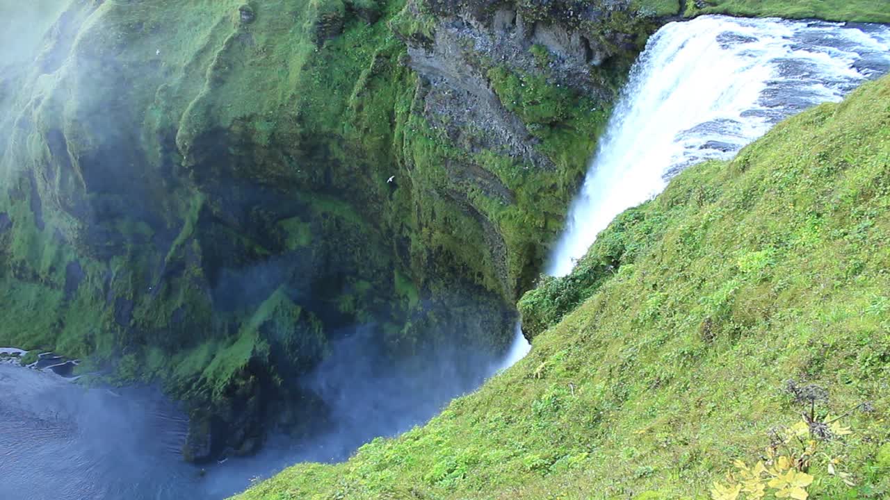 cascada islandesa, skogarfoss en skogar en el sur de islandia
