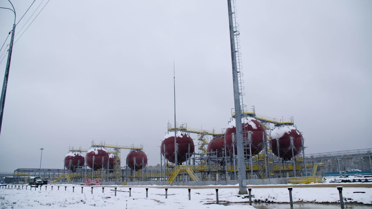 겨울에 산업 시설