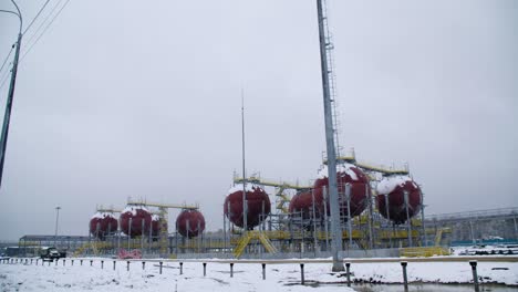 planta industrial en invierno