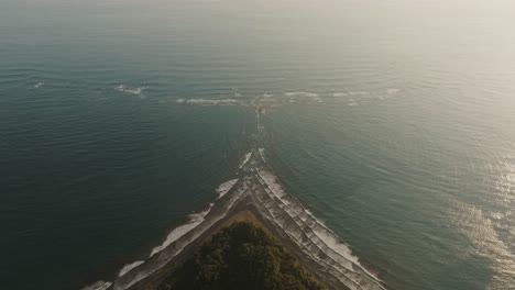 vista tranquila de la playa de uvita, cola de ballena en costa rica, américa central