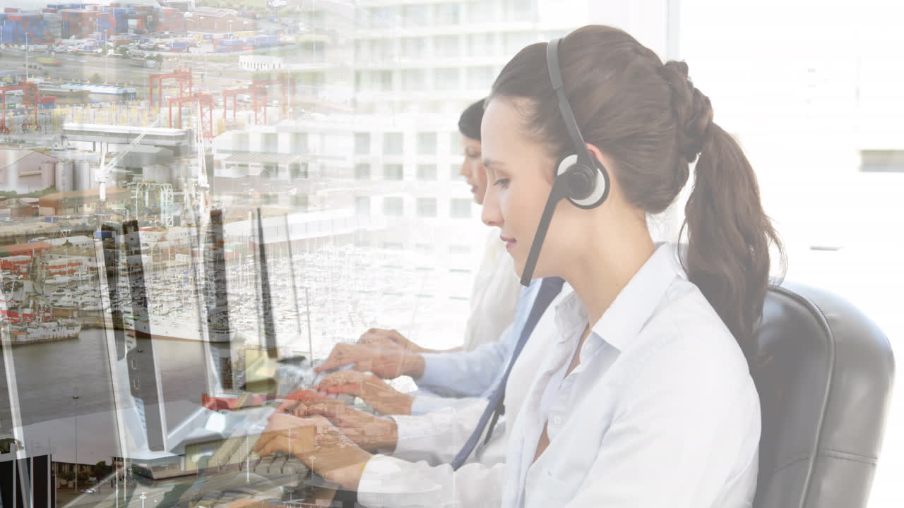 걸어다니는 사람들과 도시 풍경 위에 사무실에서 다양한 사업가들의 애니메이션