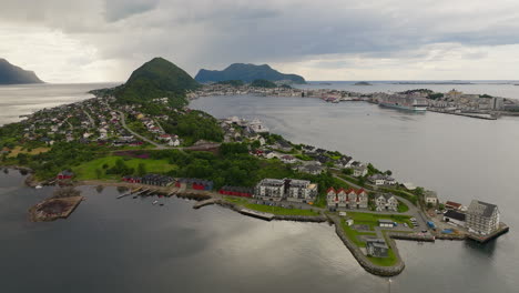 la impresionante ubicación de ålesund. destinos escandinavos populares