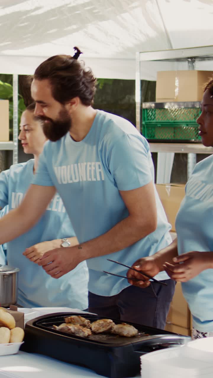 Vertical video Empathetic Volunteers Provide Free Meals