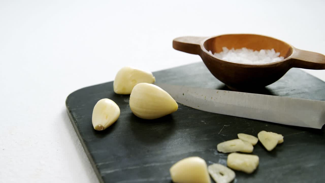 ⁇ 기 보드 4k에 마늘과 칼을  ⁇ 어